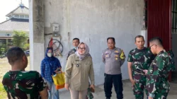 TNI-Polri Patroli Bersama di Mekarsari, Warga Diajak Jaga Keamanan
