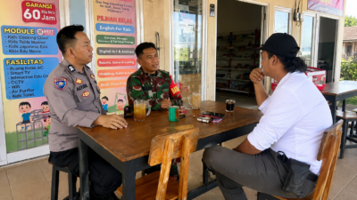 Bhabinkamtibmas Cipeucang berdialog dengan warga Cileungsi